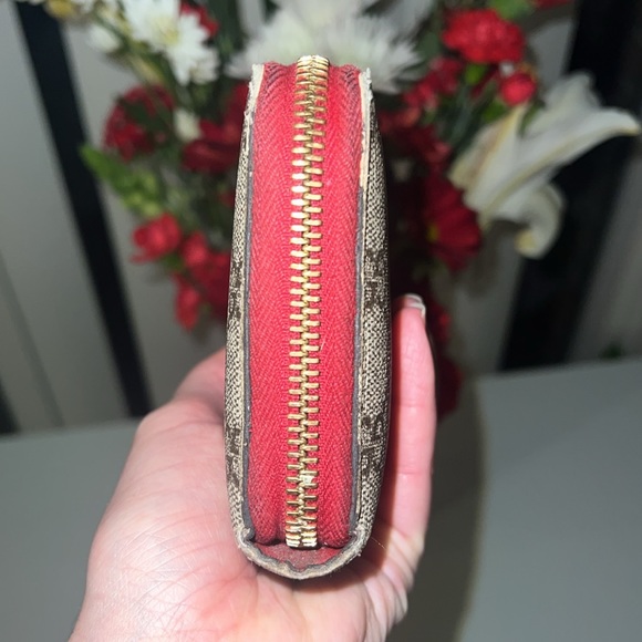 Authentic Gucci Special Edition Collector Item Kingsnake Heart Design GG Wallet - Picture 8 of 15